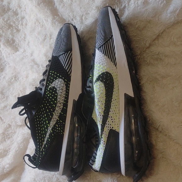 WOMEN NIKE FLYKNIT RACER SHOES - Picture 8 of 8